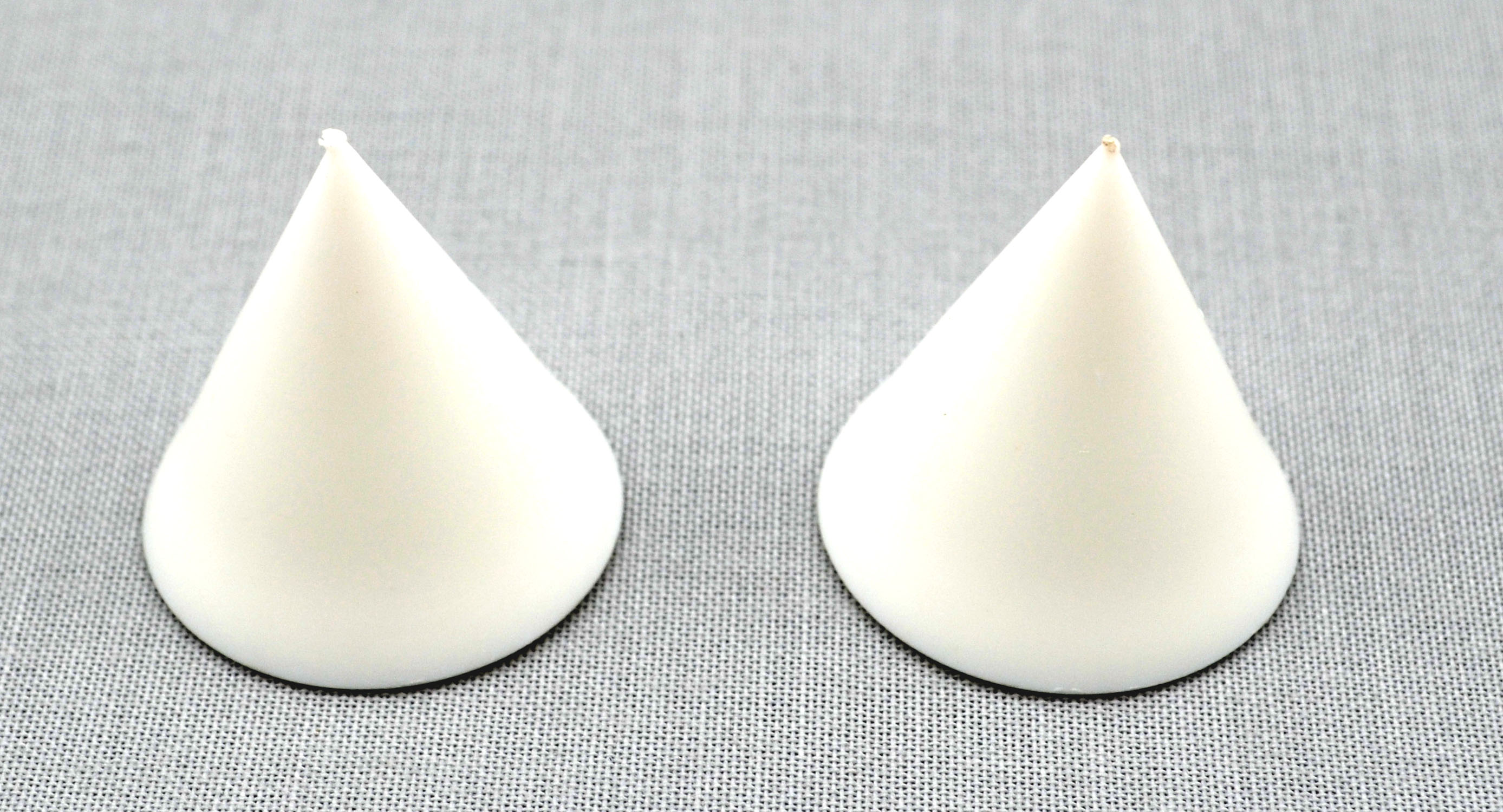 2 Endstücke "Spitze" Kunststoff Weiss für Stangen Ø 12 mm