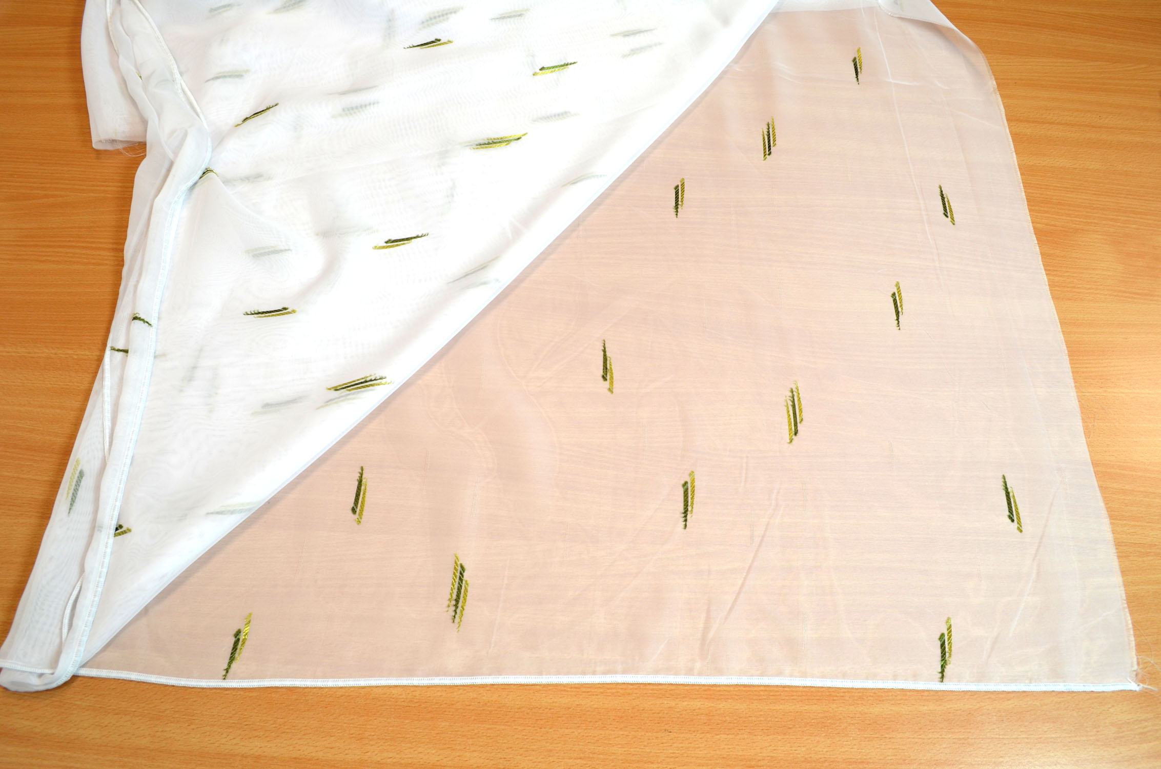 Gardinenrest Stores Sherli 1,60 x 3,20 m (HxL) weiss-moosgrün