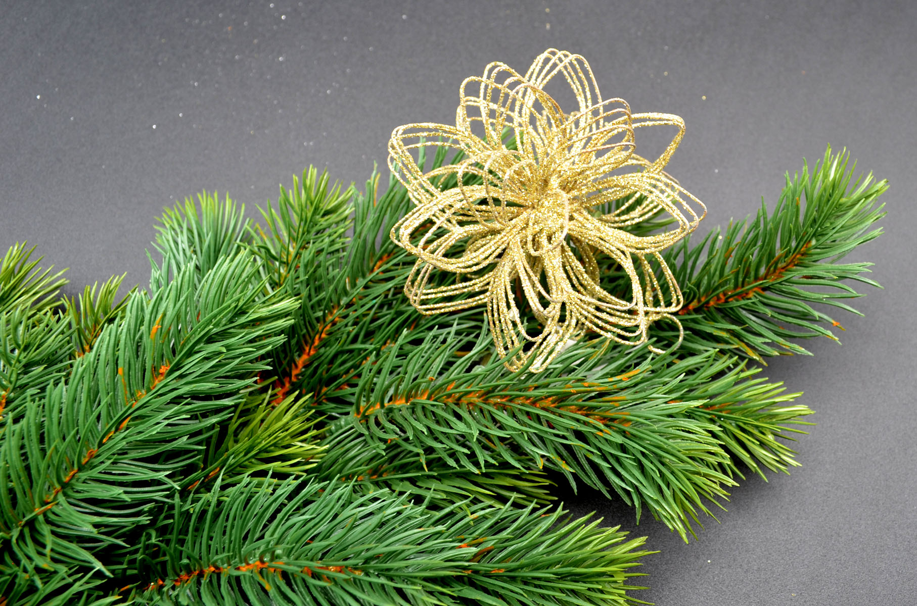 Drahtball, Drahtkugel - Blumenkopf ca. 8 cm goldfarben beglimmert