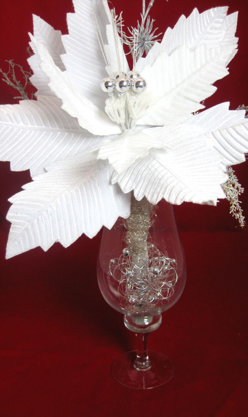 Winterliches Kunstarrangement Frostoptik im Glas-Kelch ca. 70x80x32cm (B/H/T)