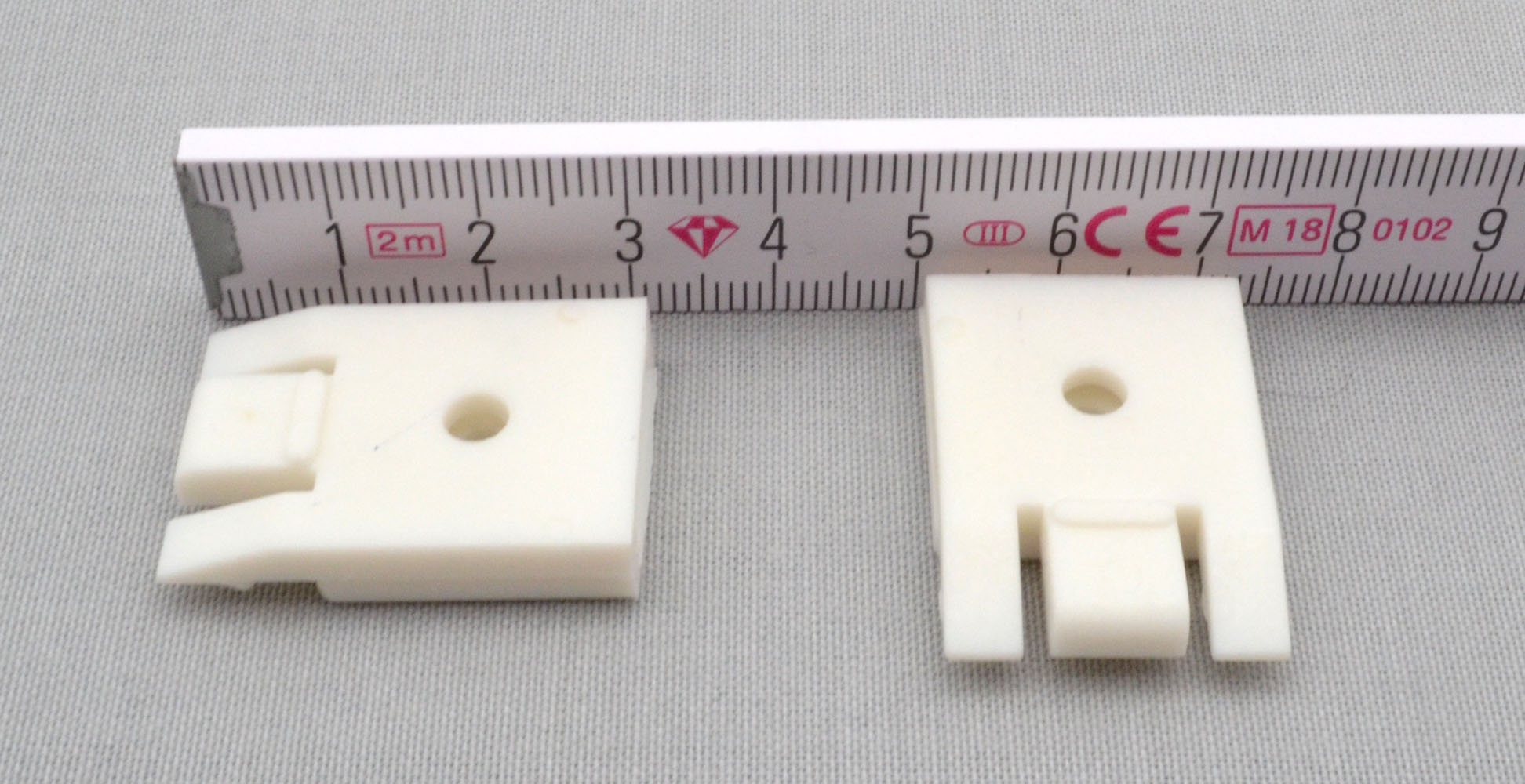 2 Stück Deckenträger für Alu-Schiene 2100 weiß 