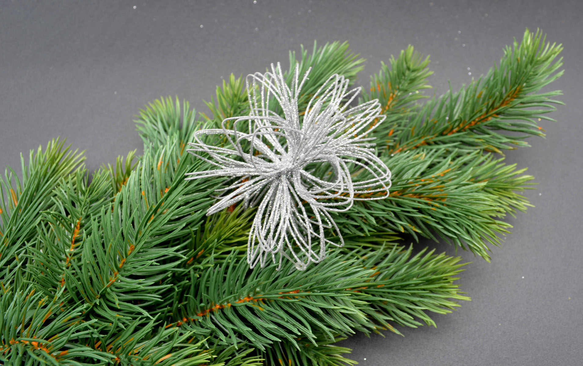 Drahtball, Drahtkugel - Blumenkopf ca. 8 cm silberfarben beglimmert