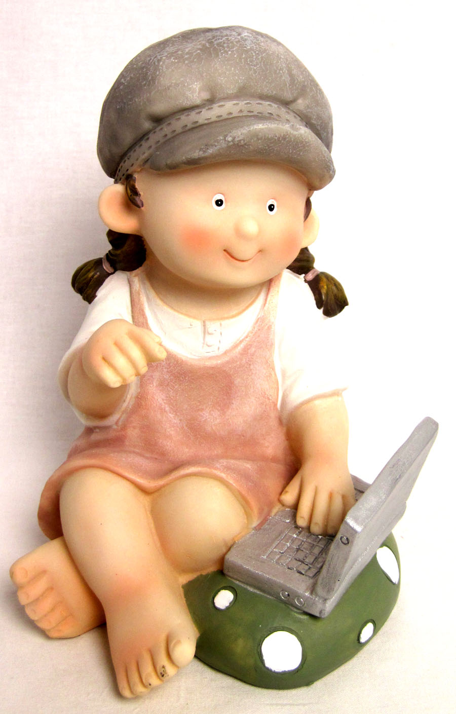 Kinderfigur Mädchen mit Laptop aus Polyresin ca. 20 cm hoch