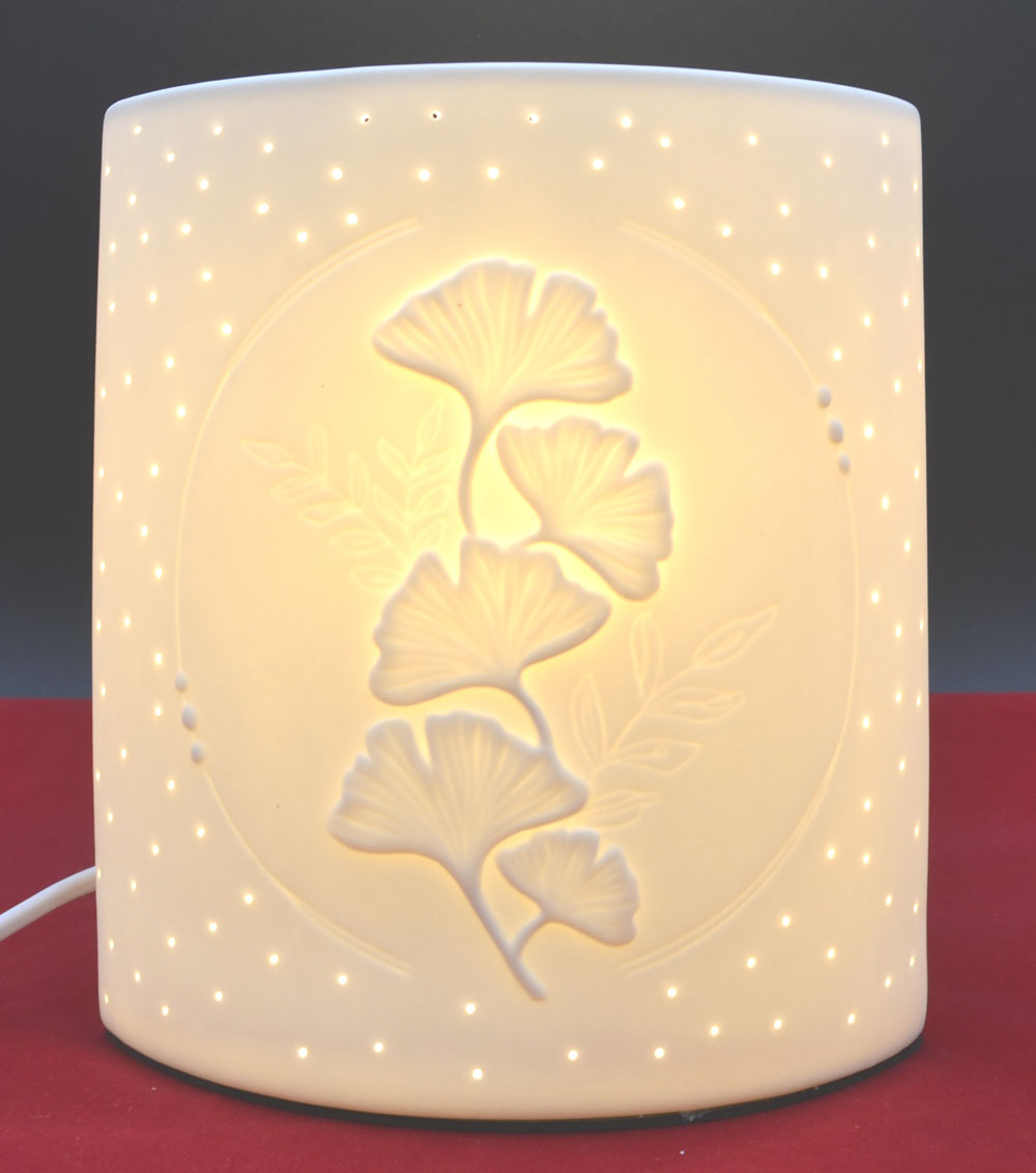 Porzellan-Lampe Ellipse "Ginkgomotiv" weiß ca.20,5 x 17 x 10 cm (H/B/T) Porzellan-Lampe Ellipse "Ginkgomotiv" weiß ca.20,5 x 17 x 10 cm (H/B/T)