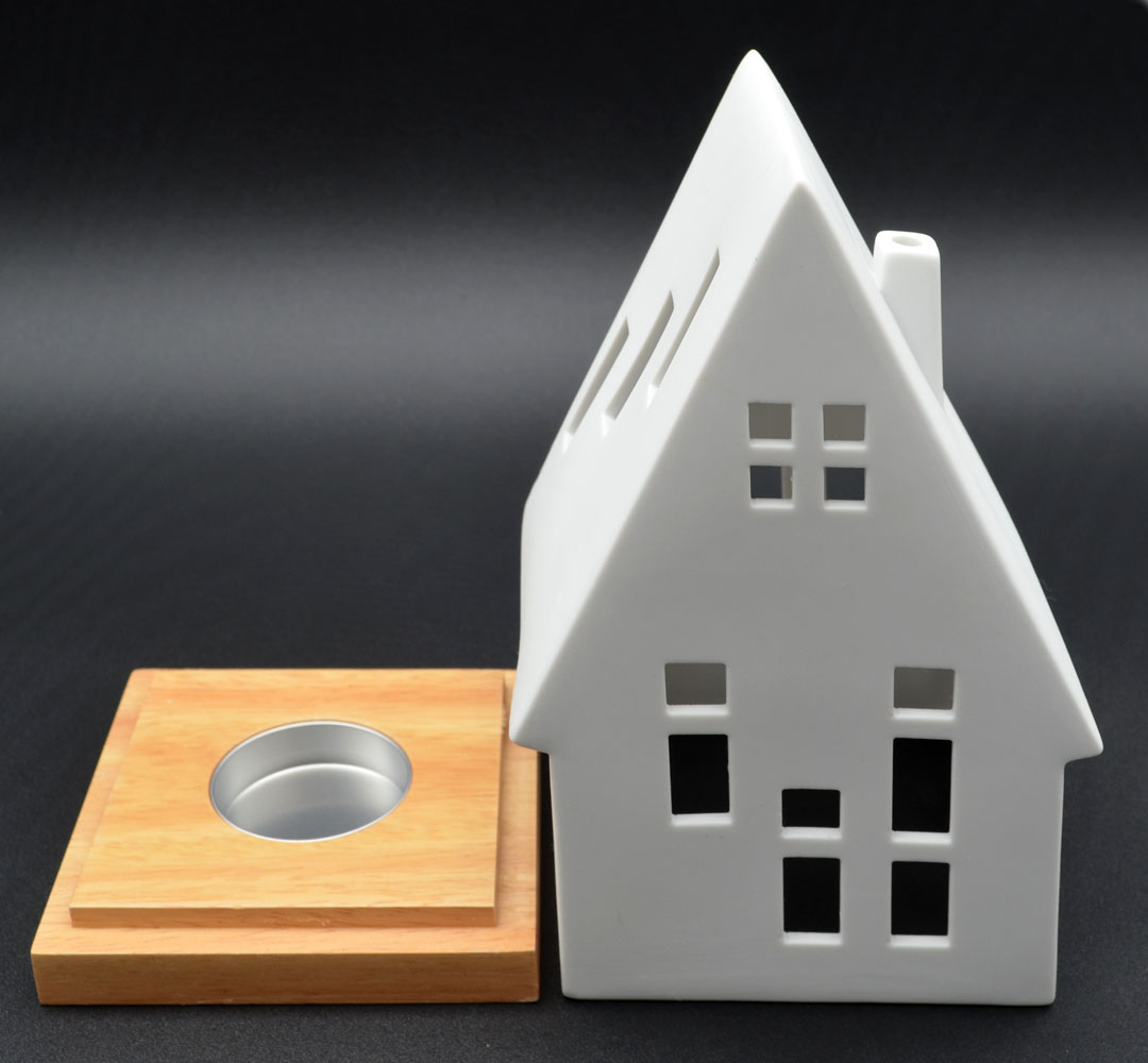 Village House Porzellan-Teelichthaus 20,8x10,5x10,5 cm (HxBxT) H72  Village House Porzellan-Teelichthaus 20,8x10,5x10,5 cm (HxBxT) H72