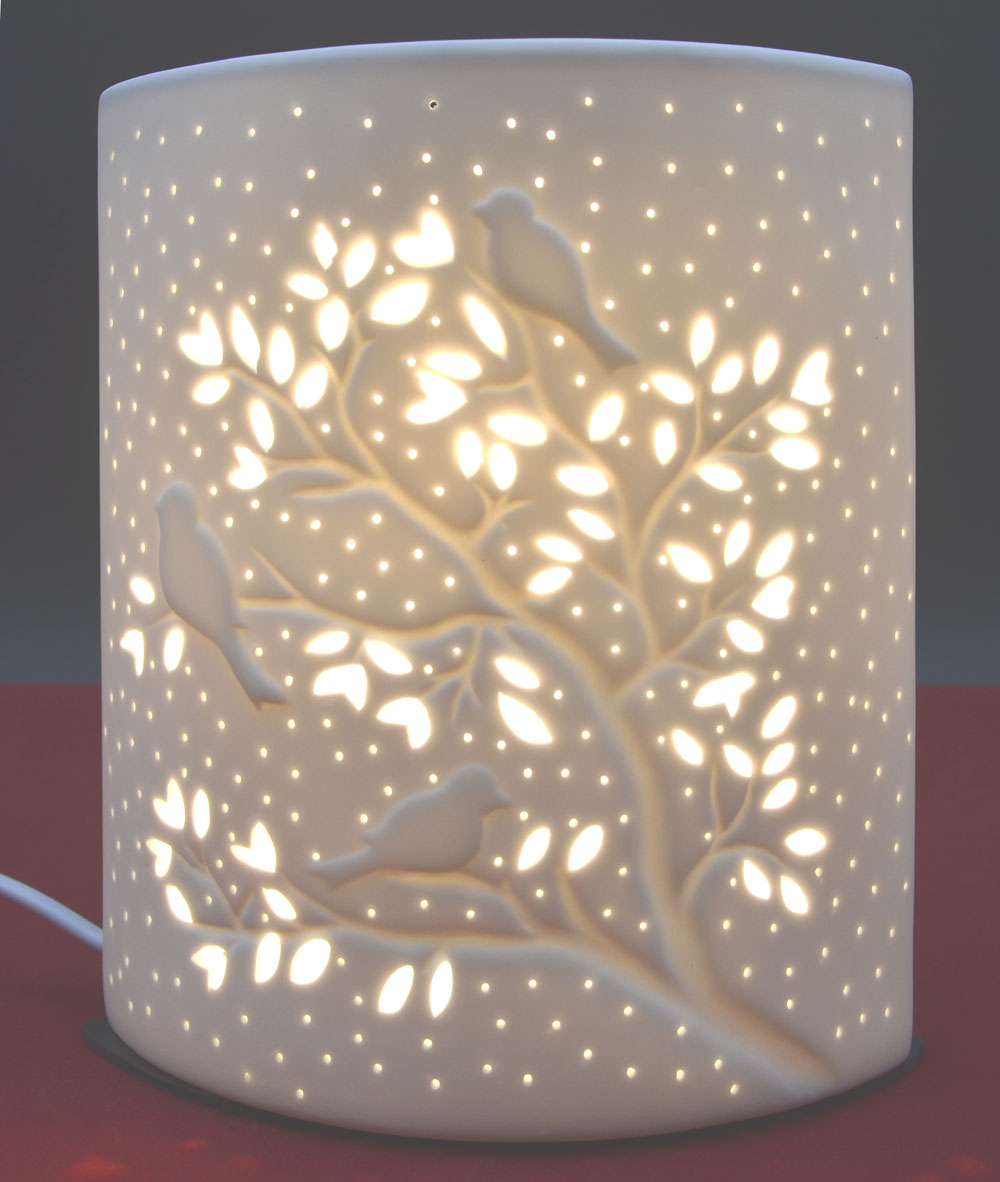 Porzellan-Lampe Ellipse Zweigmotiv weiß ca.20 x 16,5 x 10,5 cm (H/B/T) Porzellan-Lampe Ellipse Zweigmotiv weiß ca.20 x 16,5 x 10,5 cm (H/B/T)