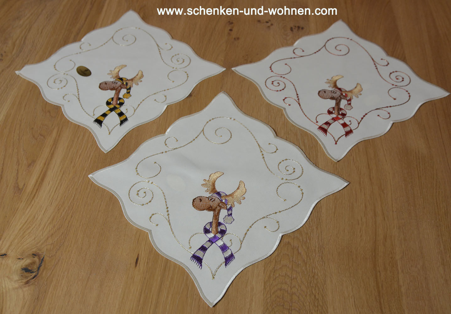 Deckchen ca.29 x 29 cm Satin Elch mit Schal rot-weiß