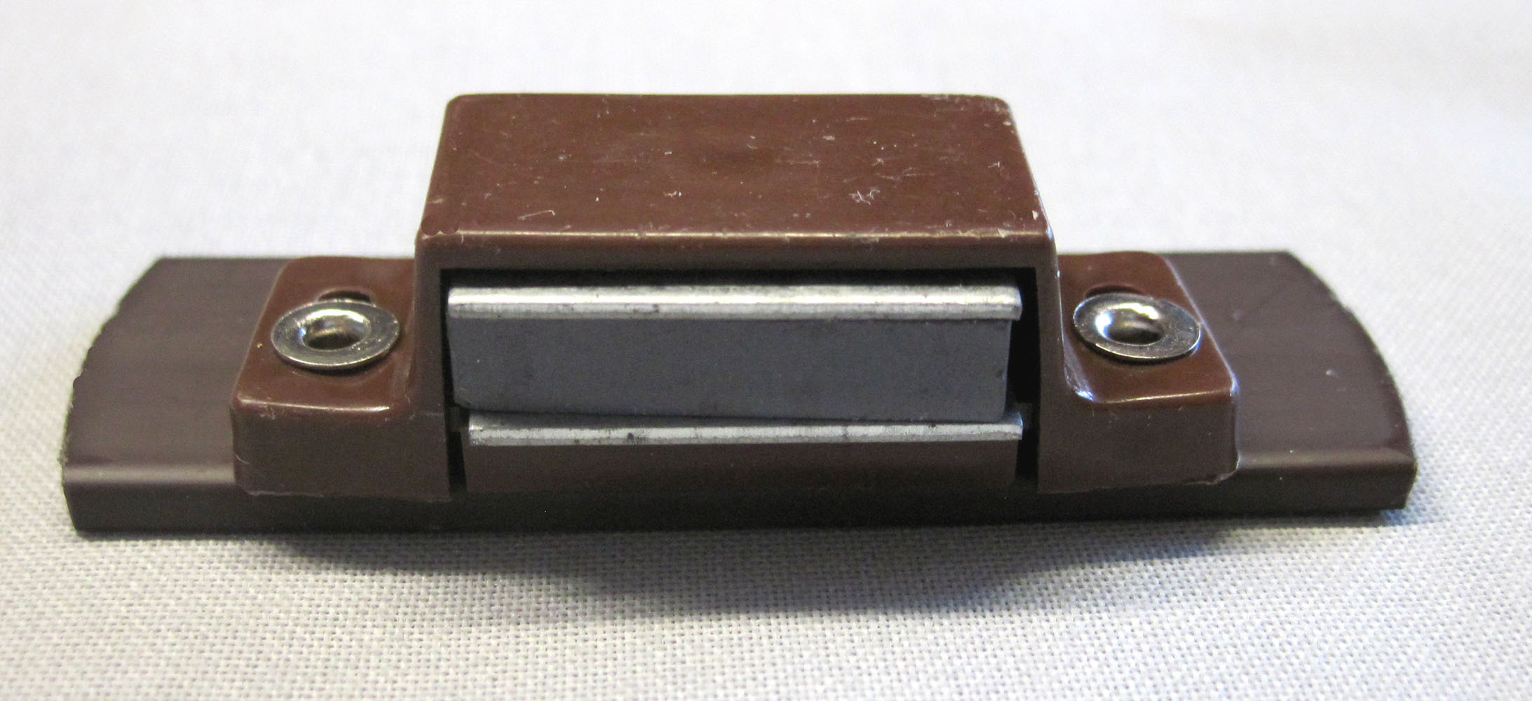 Unterprofilhalter mit Magnet selbstklebend Braun 66x16x22mm