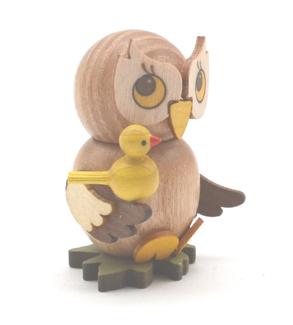 Kuhnert - Eulenkind mit Vogel zum Stellen - Holzfigur ca. 4 cm Kuhnert - Eulenkind mit Vogel zum Stellen - Holzfigur ca. 4 cm