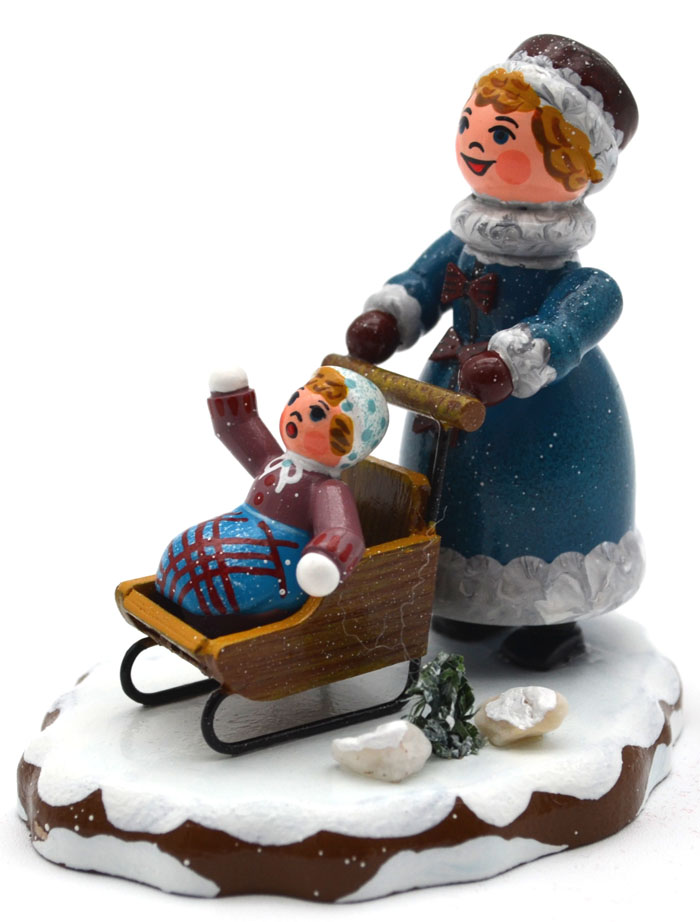 Hubrig - Wiki - Mädchen mit Kinderschlitten 7 cm Hubrig - Wiki - Mädchen mit Kinderschlitten 7 cm