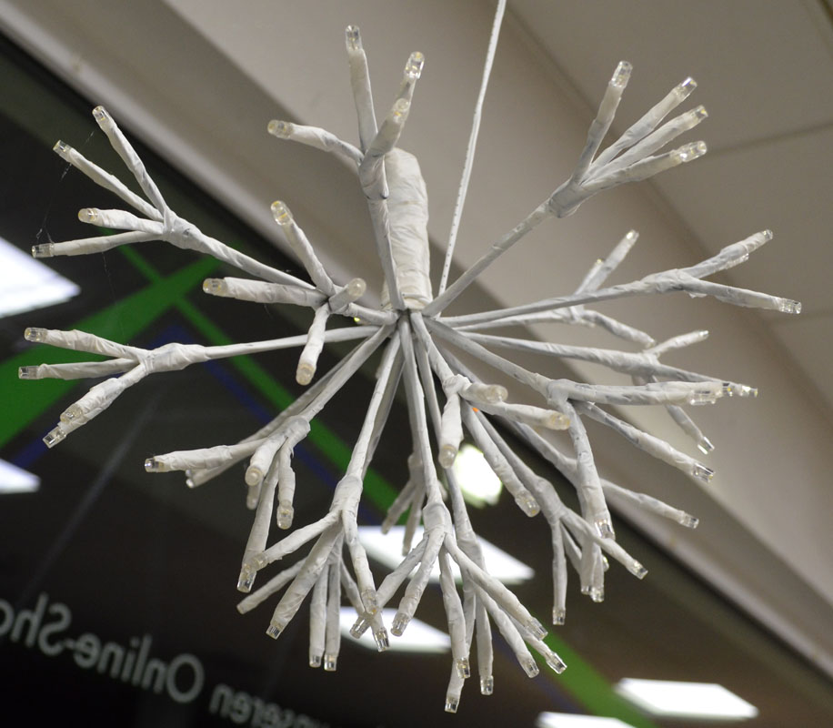 leuchtkugel_sputnik_weiss_30_cm_635778_d2JWu8NqldpYvo2 Lichterkugel Sputnik mit 80 LED weiss 30 cm Durchmesser