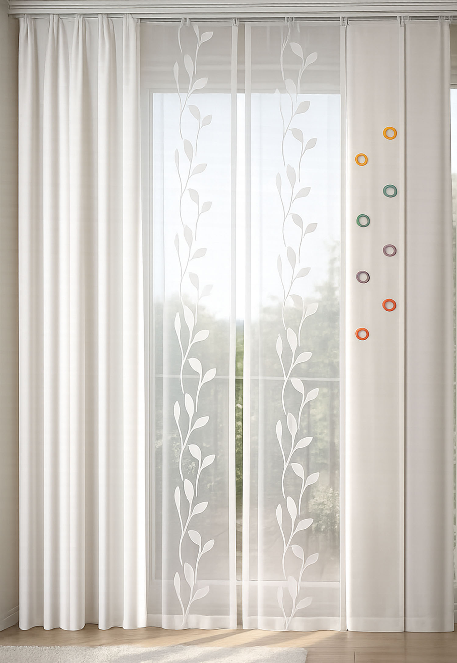 Fertige Fensterdekoration mit Flächenvorhängen und bunten Ösen - Weiß - Ausstellungsstück