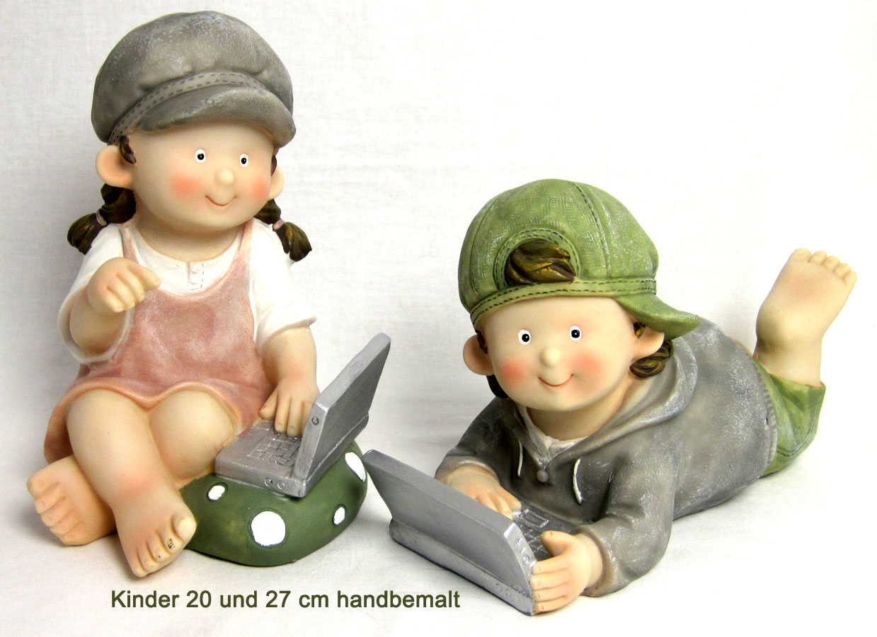 Kinderfigur Mädchen mit Laptop aus Polyresin ca. 20 cm hoch