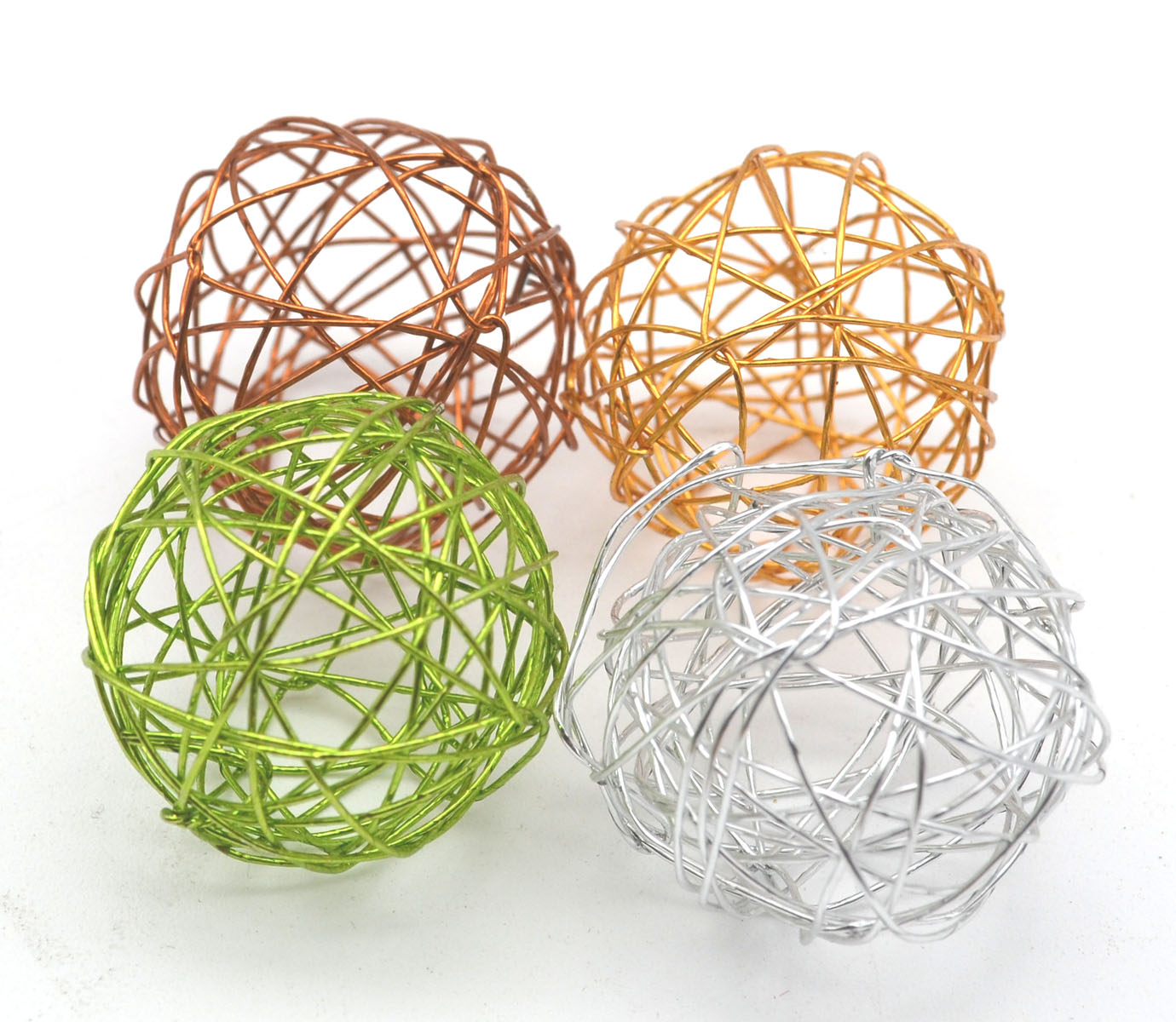 4 Stück Drahtbälle, Drahtkugeln Dekokugel verschiedene Farben 5 cm