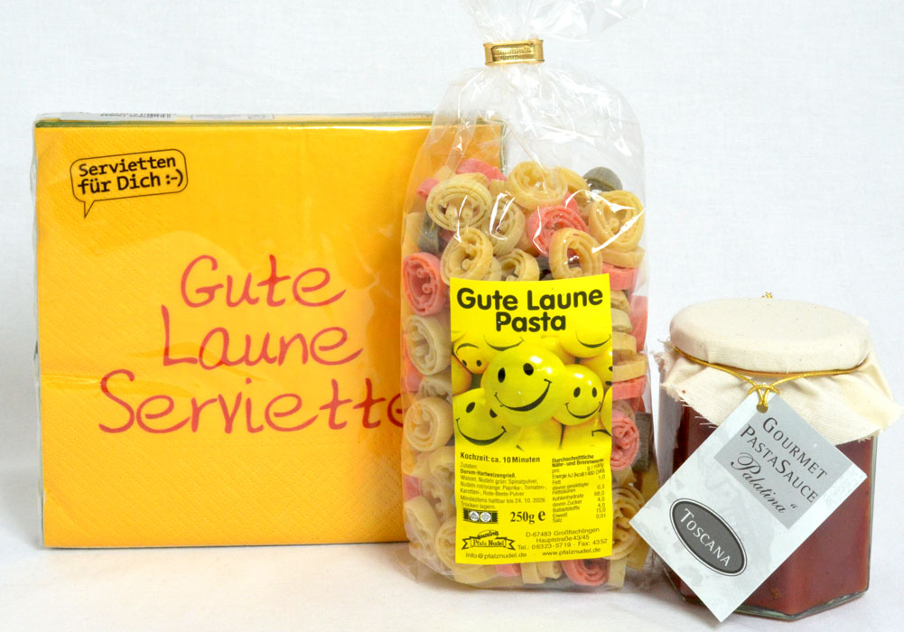 Gute-Laune-Pasta mit Gourmet-Pasta-Sauce und Servietten