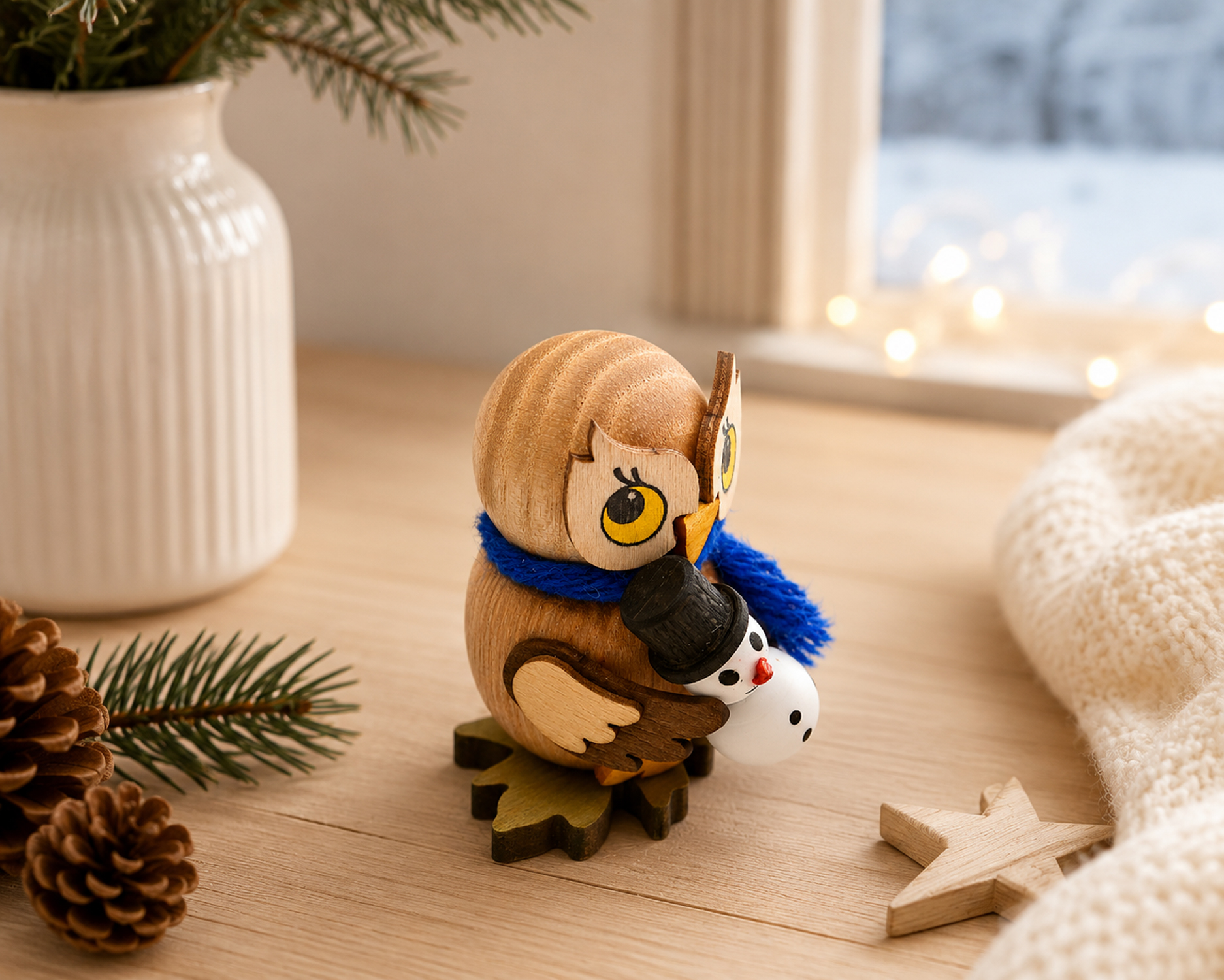 Kuhnert - Eulenkind mit Schneemann zum Stellen - Holzfigur ca. 4 cm 
