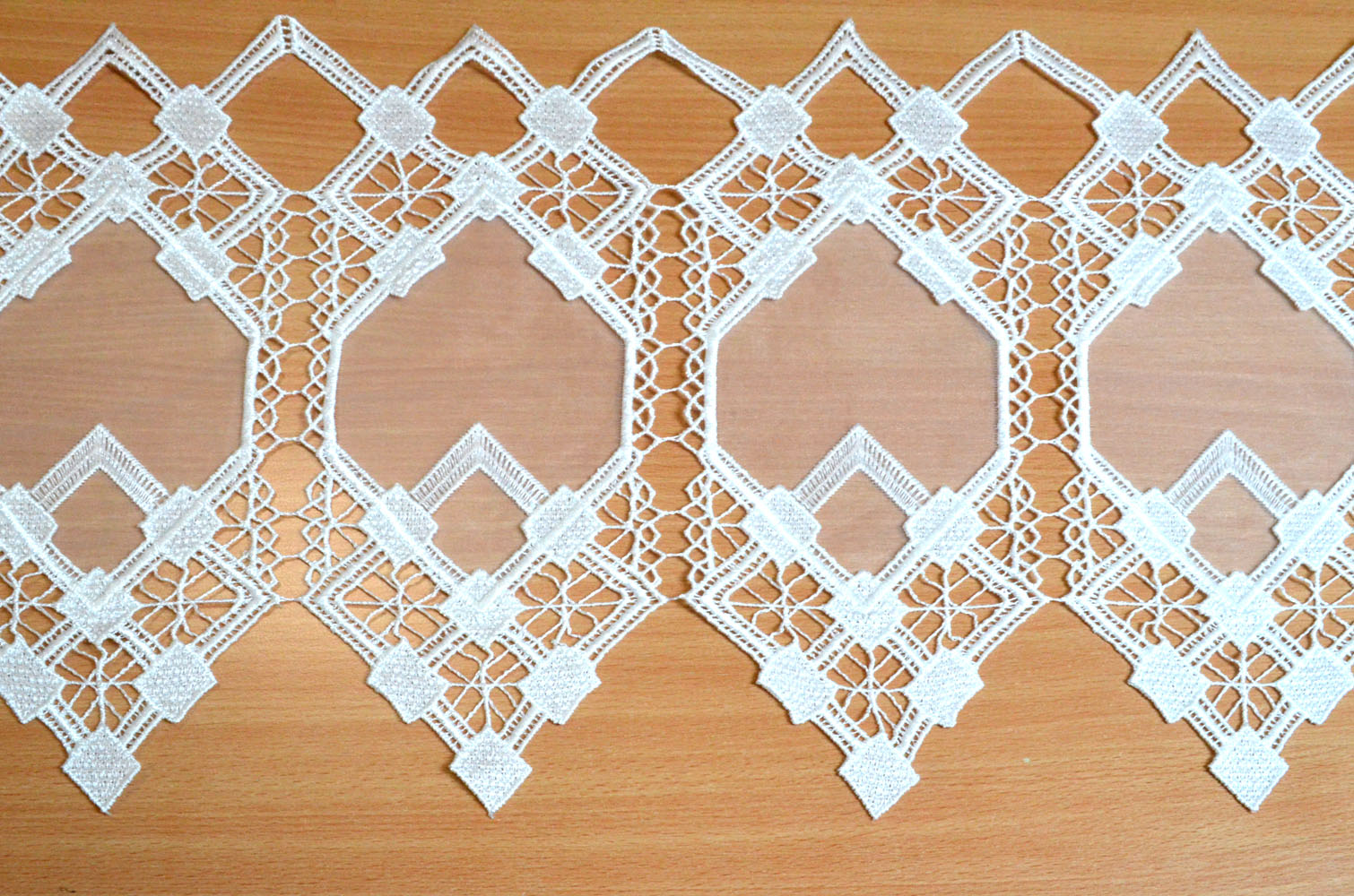 1 Segment 10 cm Kurzgardine Stickerei und Spitze weiß ca. 32 cm hoch