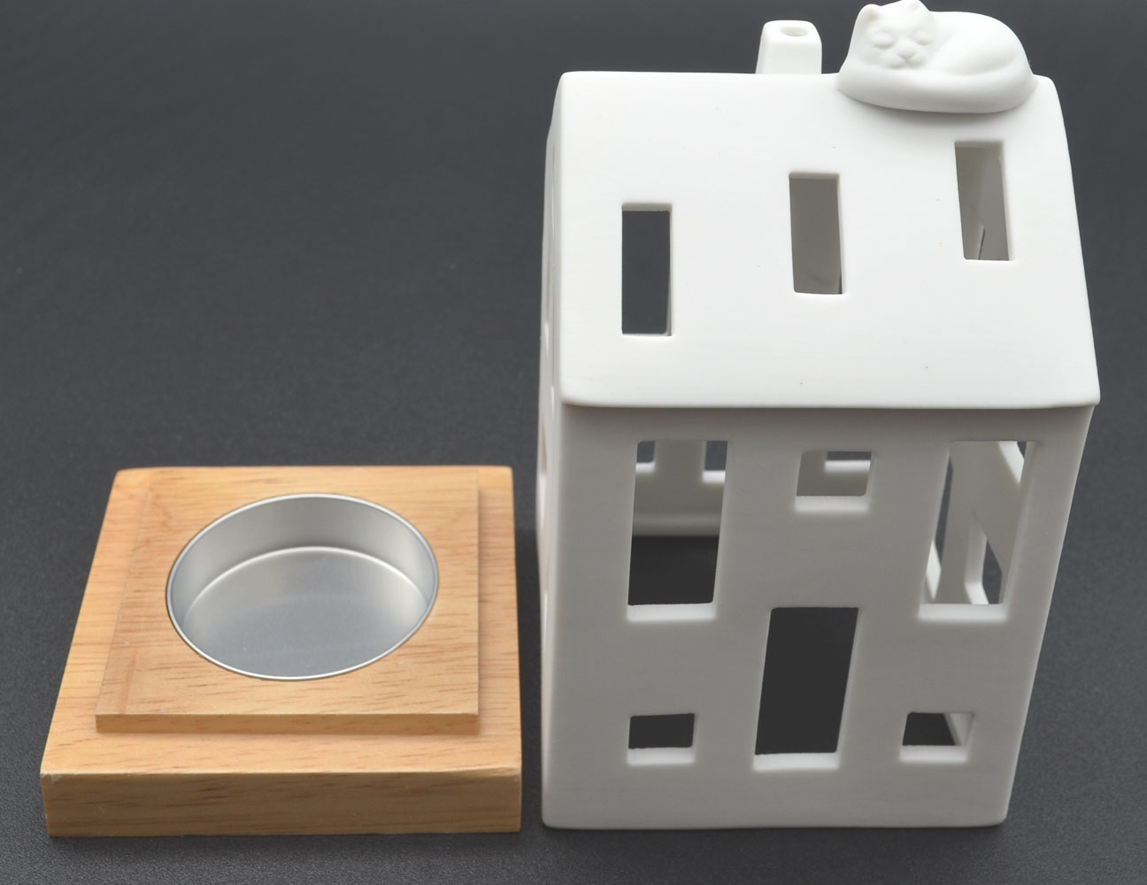 Village House Porzellan-Teelichthaus Katze 16x7,7x7,7 cm (HxBxT) H32 Village House Porzellan-Teelichthaus Katze 16x7,7x7,7 cm (HxBxT) H32