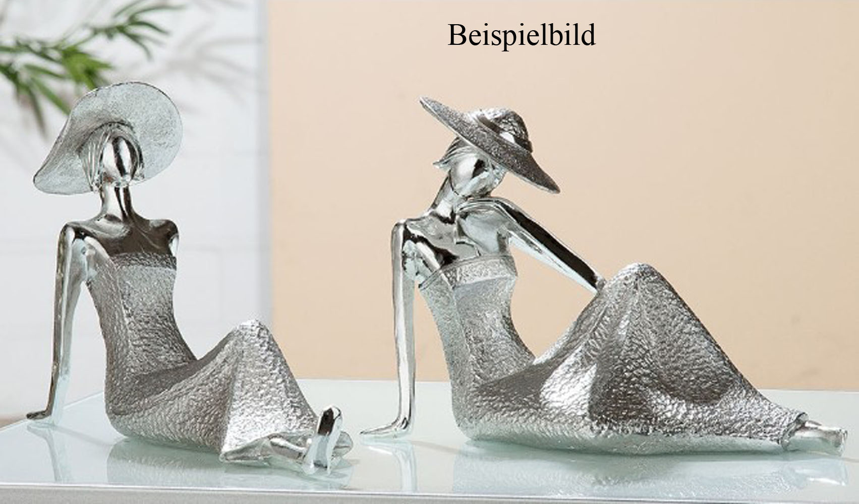 Dekofigur Lady Diva sitzend-Hände hinten, Polyresin silber glänzend ca.16x24x6