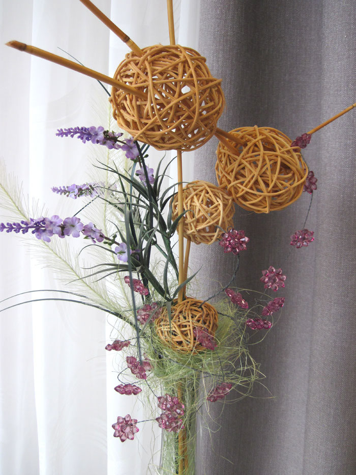 Glas-Vase bestückt künstlich mehrfarbig ca. 83 cm hoch B-Ware