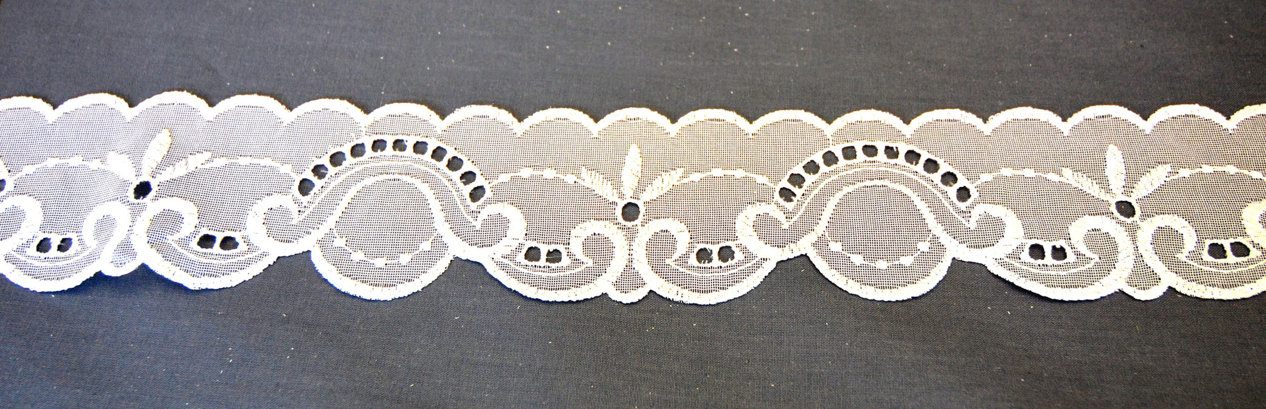 Borte Bordüre Spitze zum An- oder Aufnähen 7,5 cm weiß Raffband