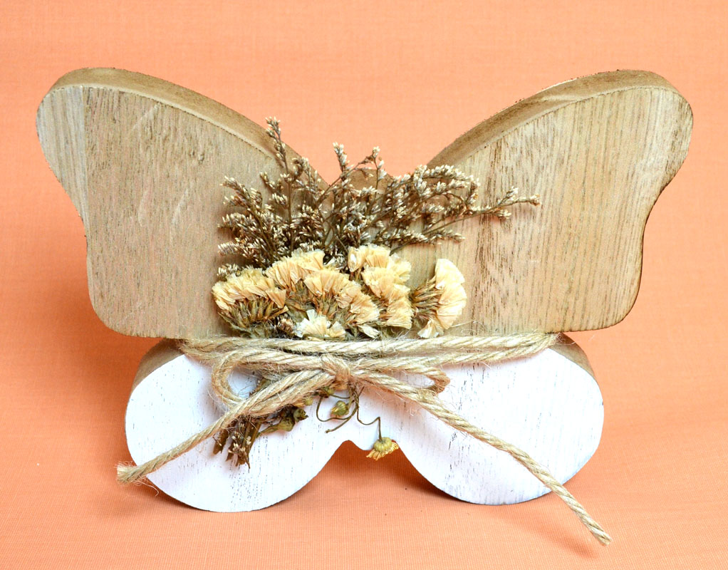 MDF-Schmetterling mit Trockenblumen natur/weiss/rosé 14x11x2 (BxHxT)