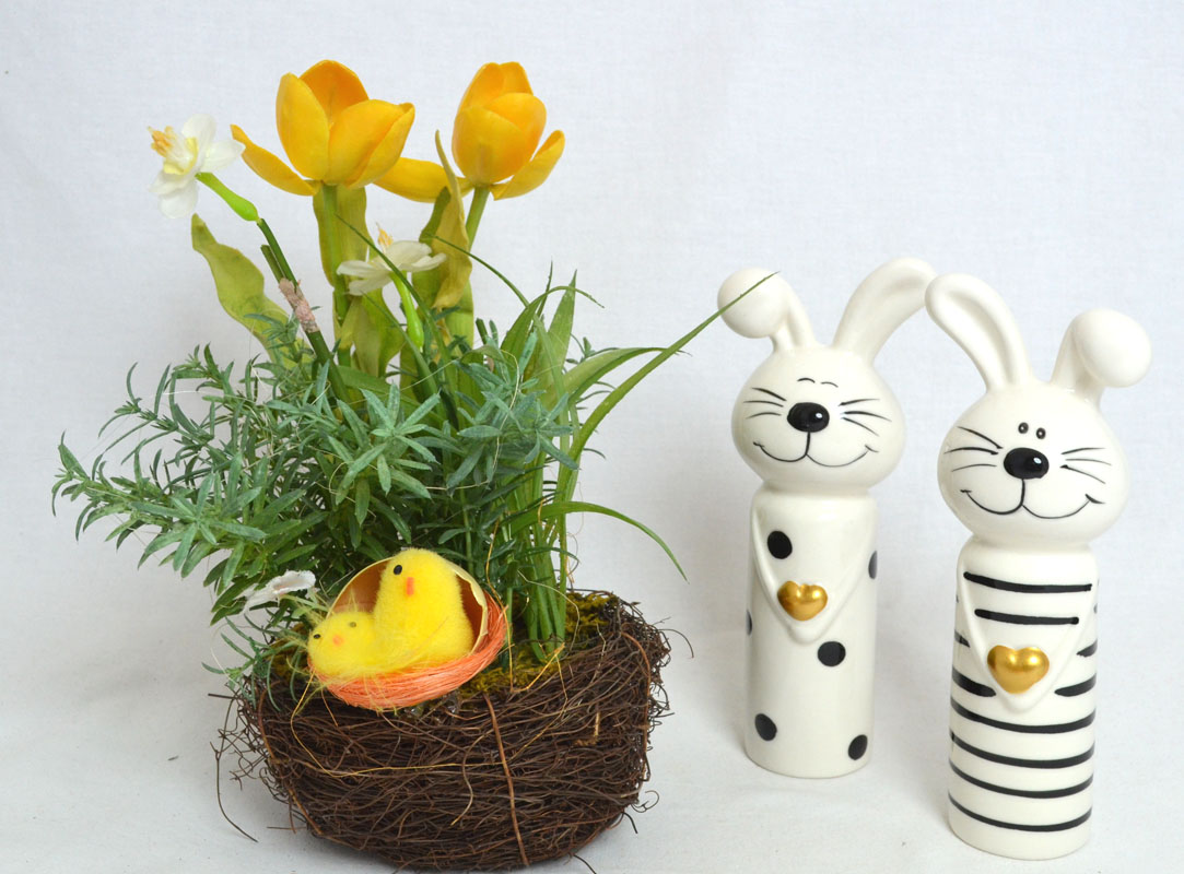 1 Porzellan Hase "Loving" mit Herz ca. 18 cm sortiert