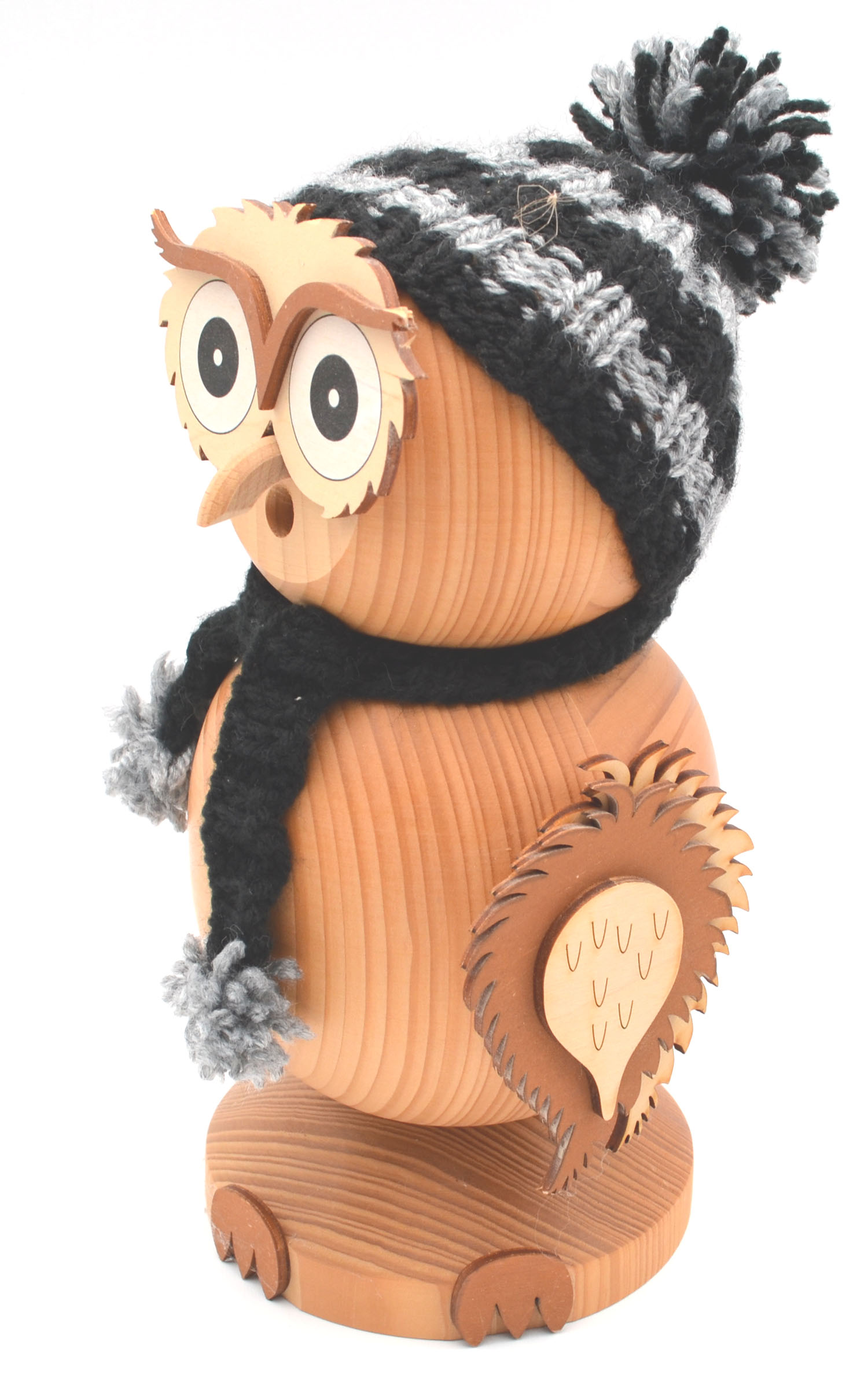 Räuchereule aus Holz 24 cm mit Strickmütze – Handarbeit aus Deutschland