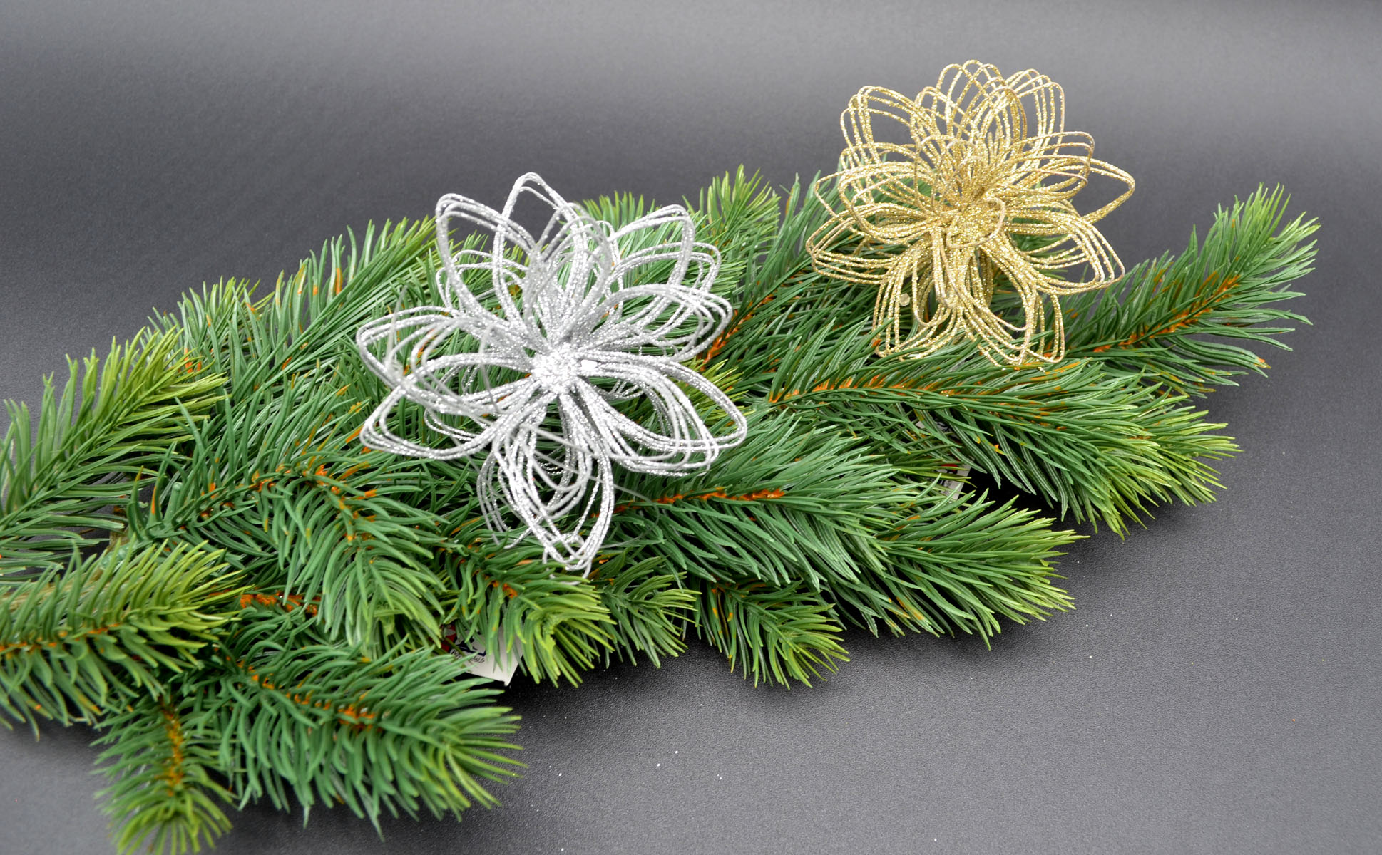 Drahtball, Drahtkugel - Blumenkopf ca. 8 cm silberfarben beglimmert