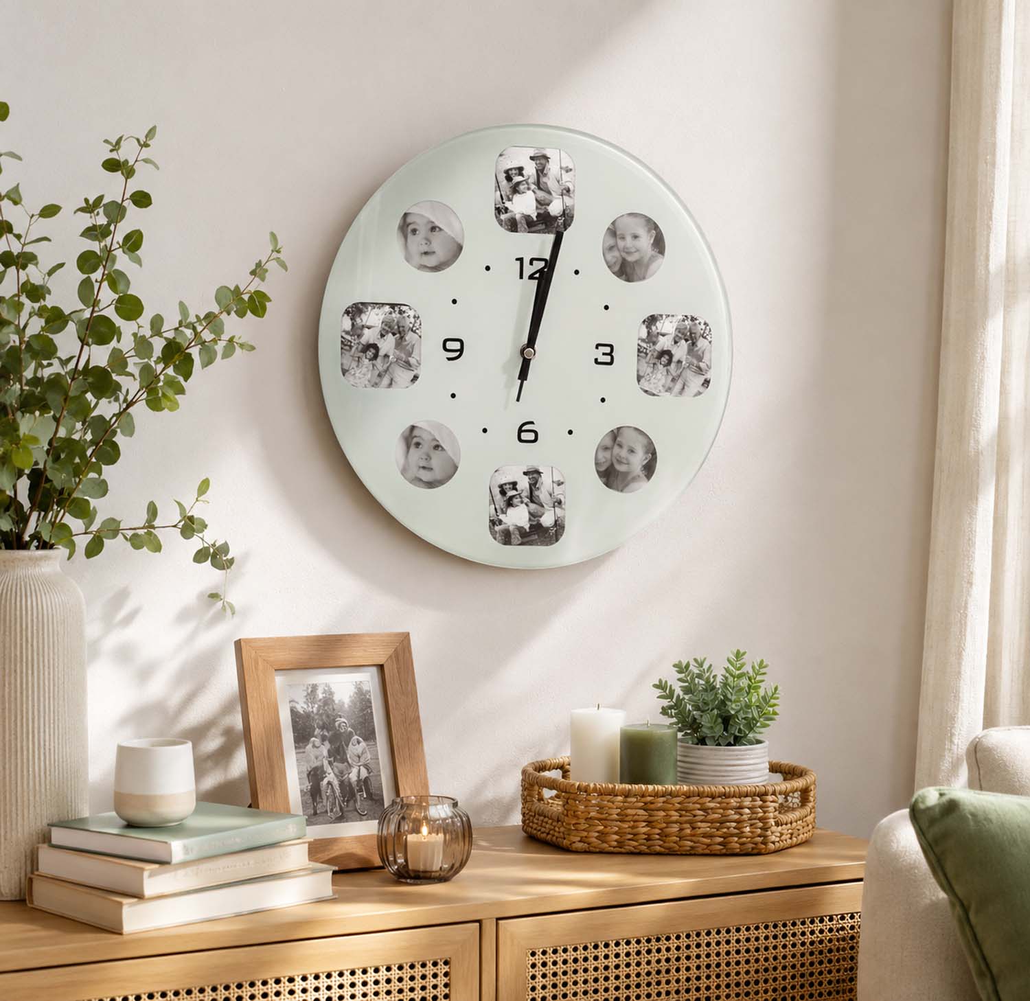 Wanduhr mit 8 Fotorahmen – Persönliche Fotouhr Ø 32 cm