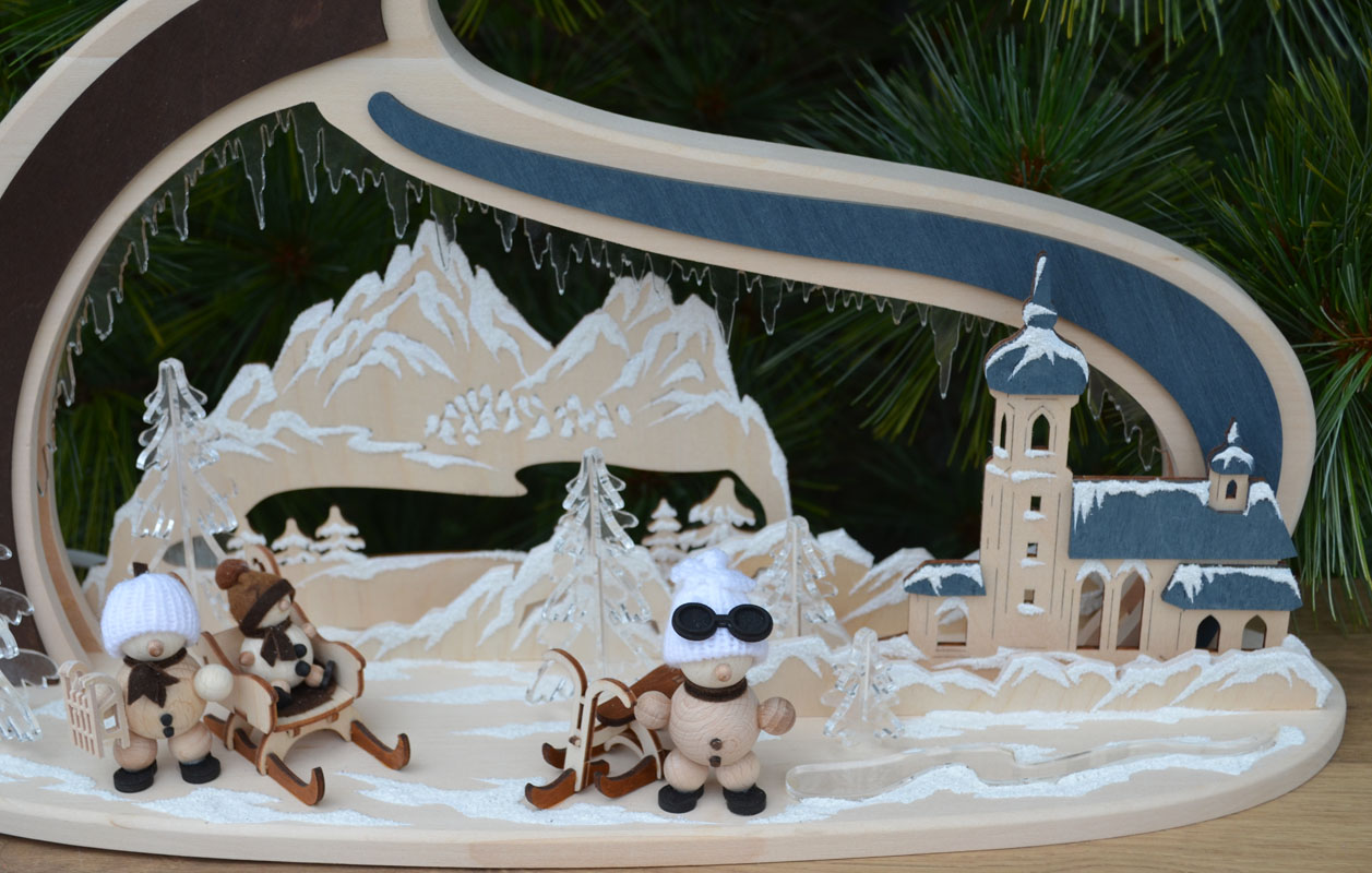 Massivholzbogen Bergkirche mit Snow-Mollies LED ca. 45 x 25 x 15 cm (BxHxT)