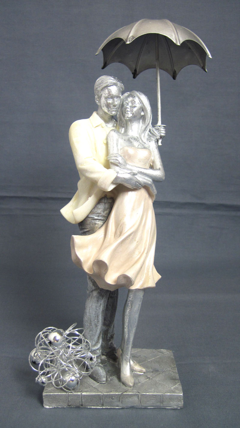 Poly Liebespaar mit Schirm grau-silber-pastellfarben, ca. 8,5 x 11,0 x 30,0 cm