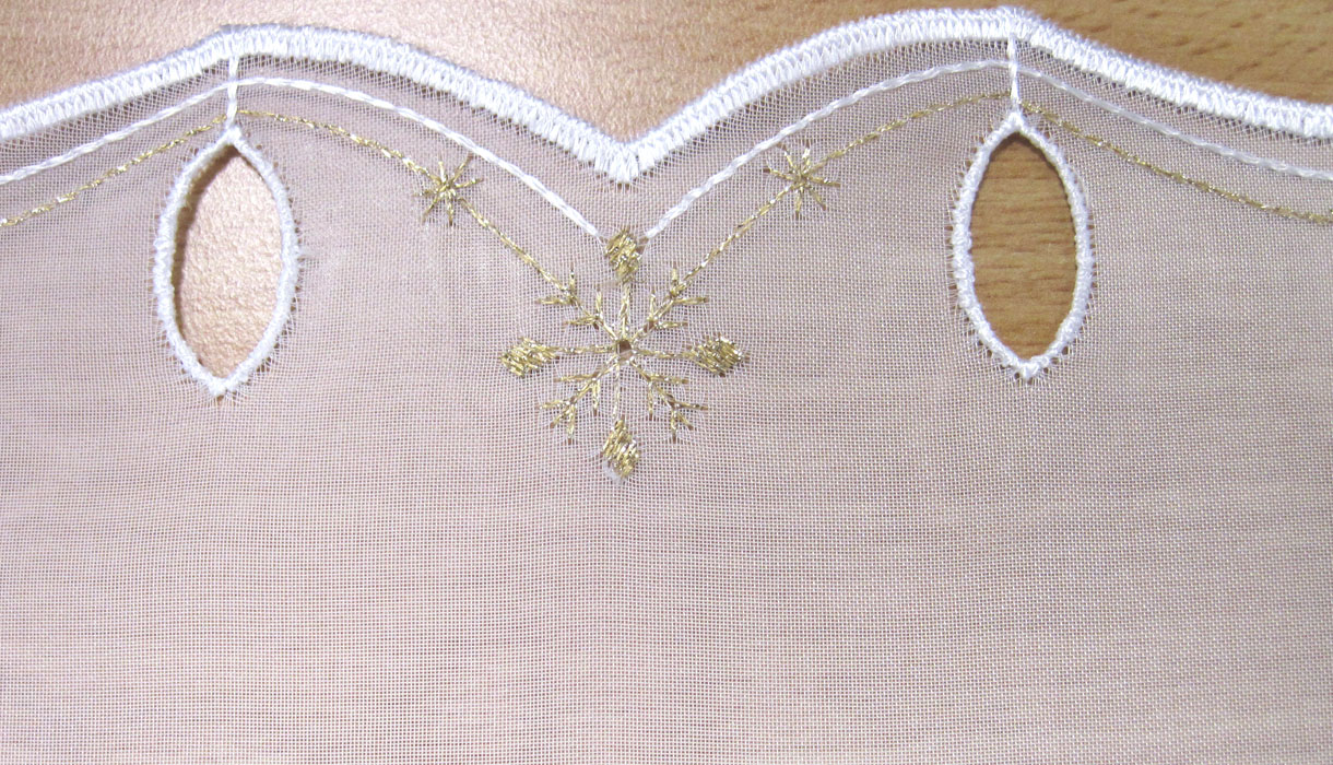 1 Stück Kurzgardine Dorfkirche ca. 48 x 50 cm B/H Spitze aus Plauen