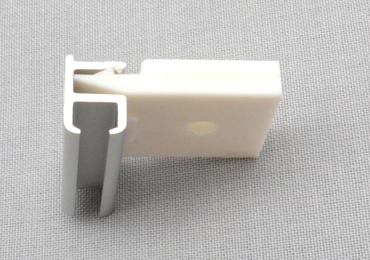 2 Stück Deckenträger für Alu-Schiene 2100 weiß 