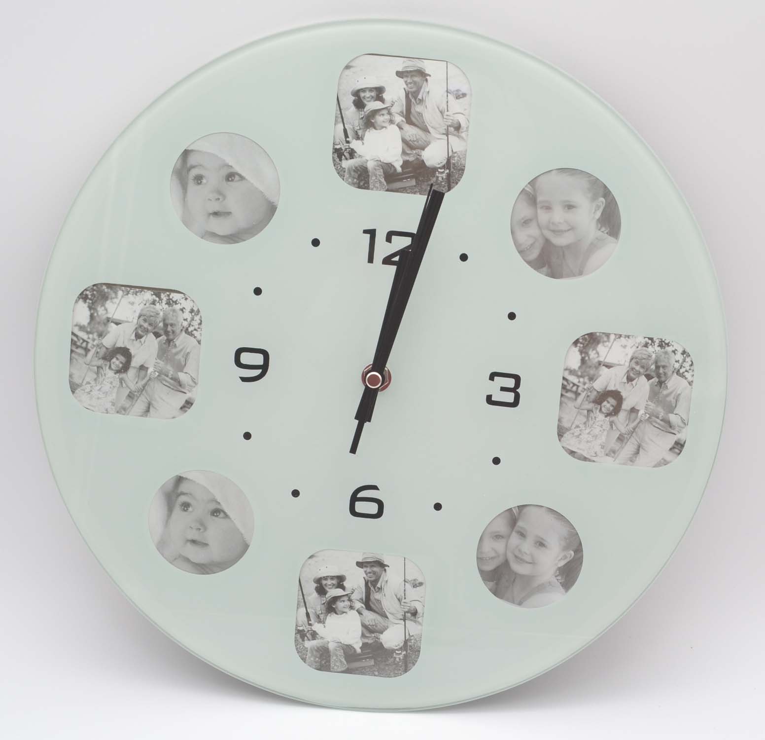 Wanduhr mit 8 Fotorahmen – Persönliche Fotouhr Ø 32 cm