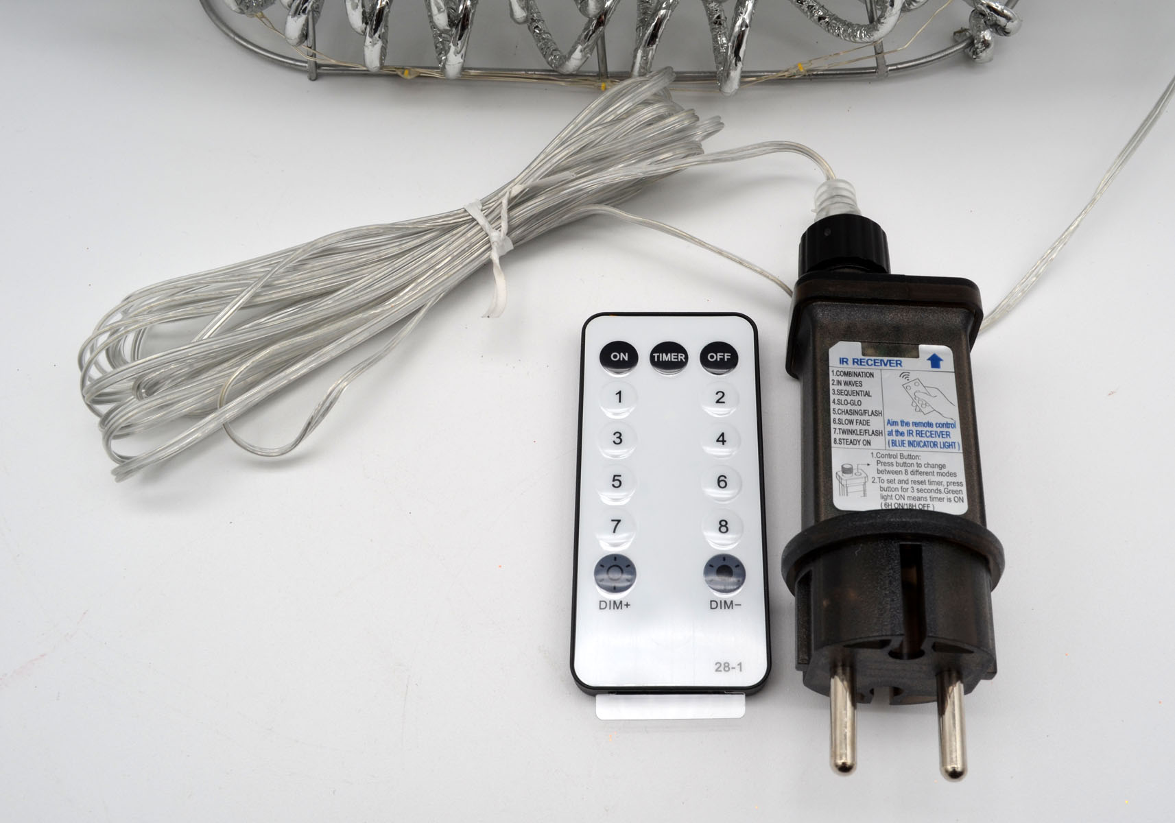 LED-Metalltanne silber 58 cm – 400 LEDs, Timer, Fernbedienung und Adapter