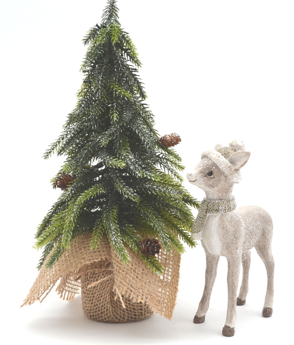 Reh mit Mütze stehend geradeaus schauend Winterzeit 15x11x4 cm (HxLxB)  Reh mit Mütze stehend geradeaus schauend Winterzeit 15x11x4 cm (HxLxB)