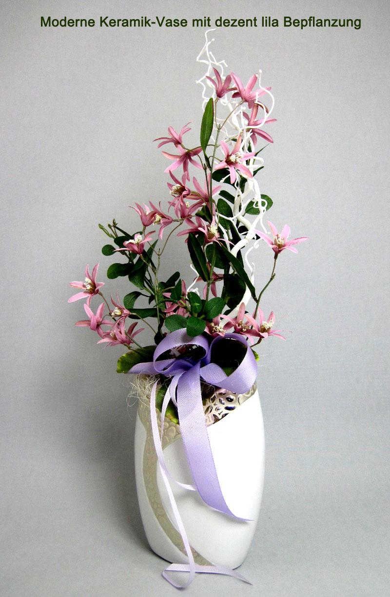 Kunst-Blumenarrangement lila in Keramik-Vase ca. 57x16x15 (HxBxT)