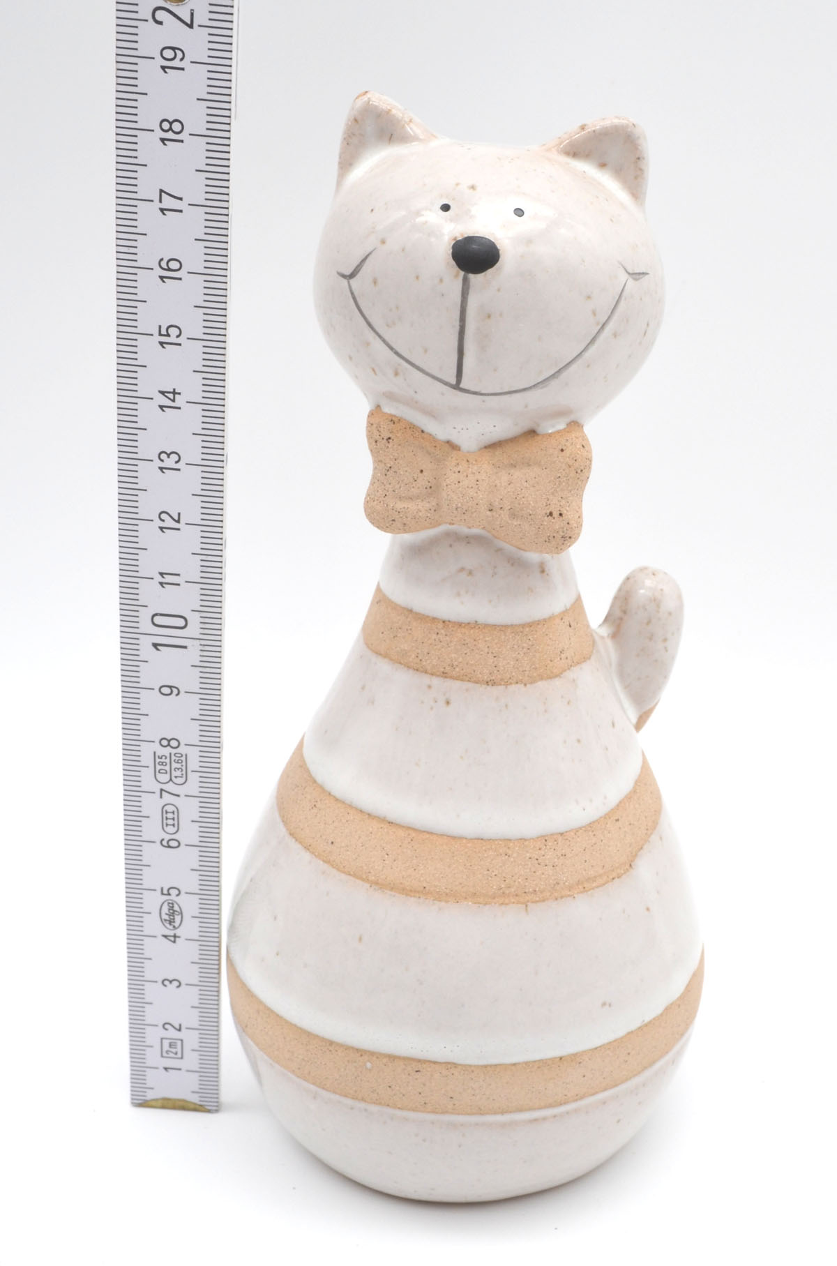 Deko-Katze aus Steinzeug 17 cm creme hell