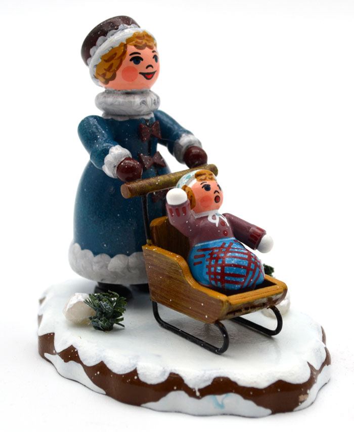 Hubrig - Wiki - Mädchen mit Kinderschlitten 7 cm Hubrig - Wiki - Mädchen mit Kinderschlitten 7 cm