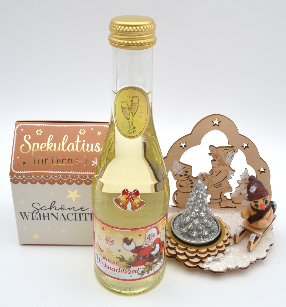 Fertig verpacktes Weihnachtspräsent mit Perlwein & Spekulatius