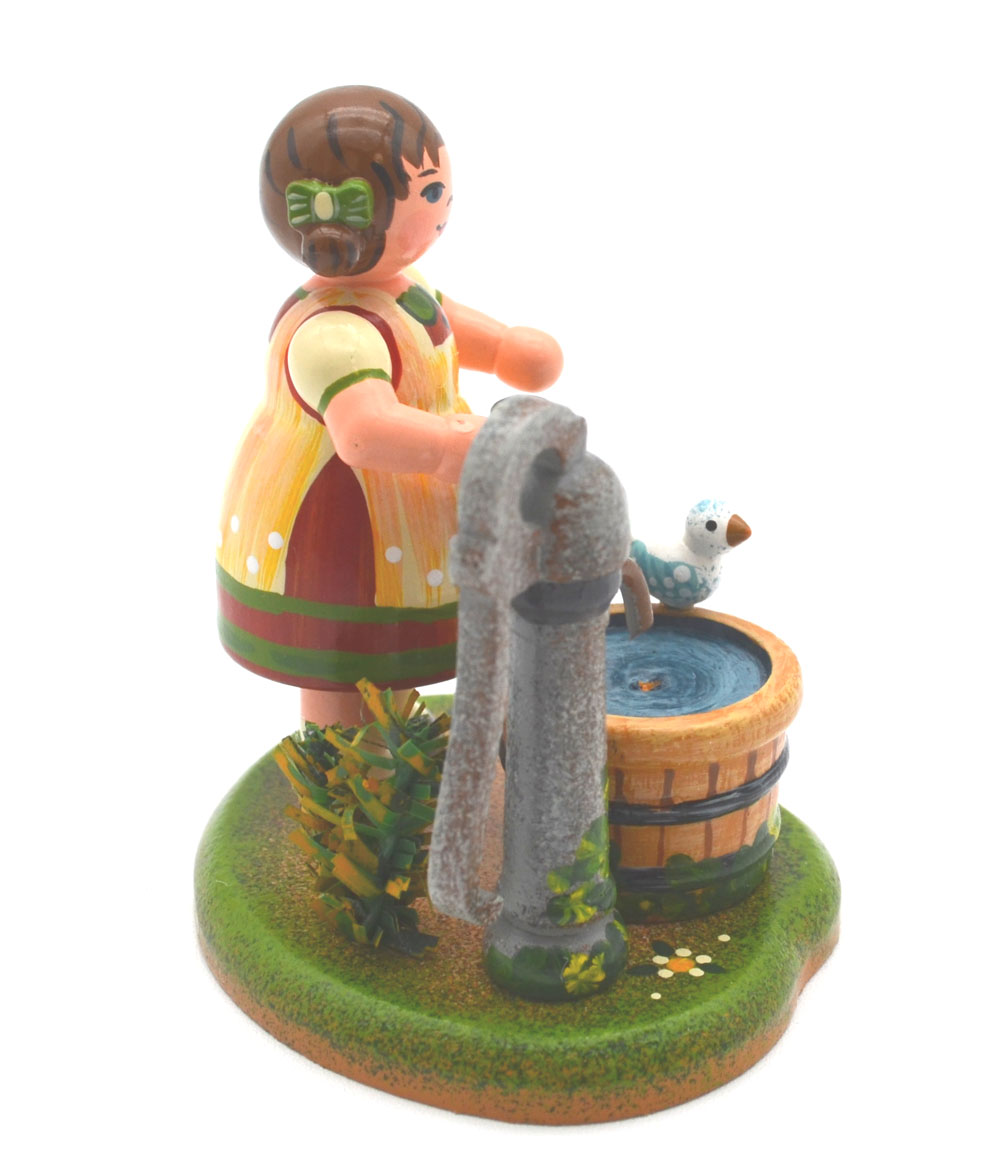Neuheit 2025 - Hubrig Landidyll - Am Brunnen 7 cm Neuheit 2025 - Hubrig Landidyll - Am Brunnen 7 cm