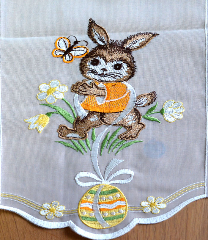 Kurzgardine mit Stickerei Osterhase 40cm hoch