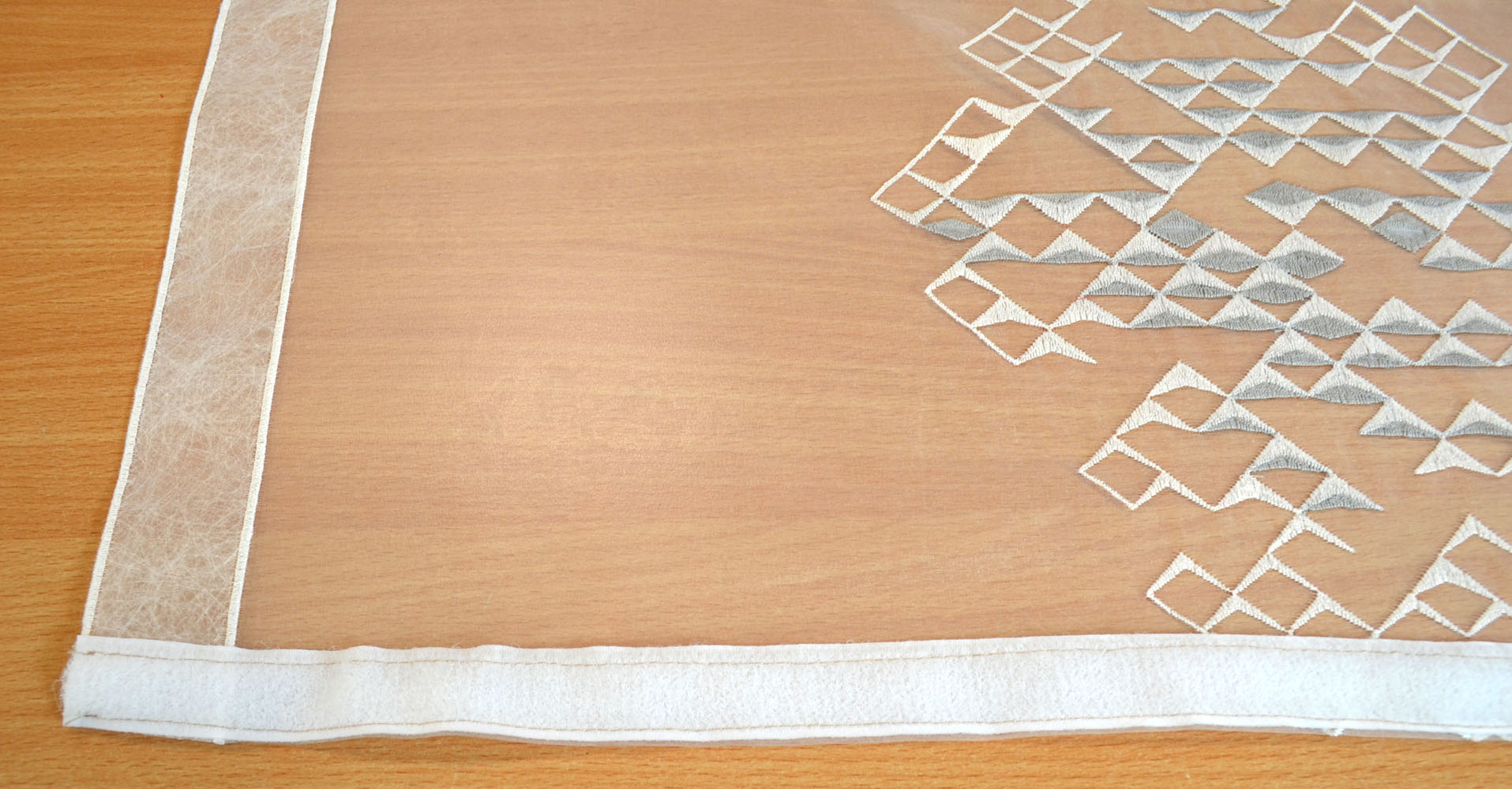 Fensterbehang Stickerei Diamond 47 cm x 140 cm (BxH) weiß-grau