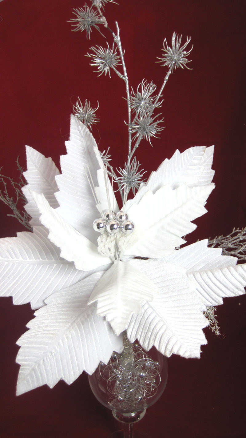 Winterliches Kunstarrangement Frostoptik im Glas-Kelch ca. 70x80x32cm (B/H/T)